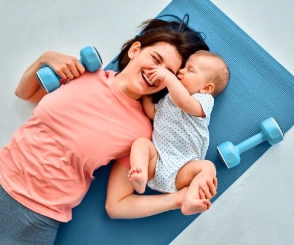 En salle avec bébé